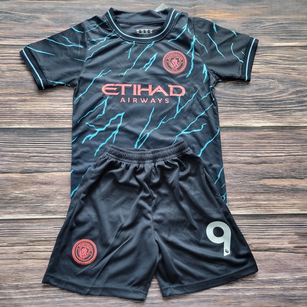 Manchester City Haaland 9 kid's soccer Jersey and shorts - Picture 2 of 3